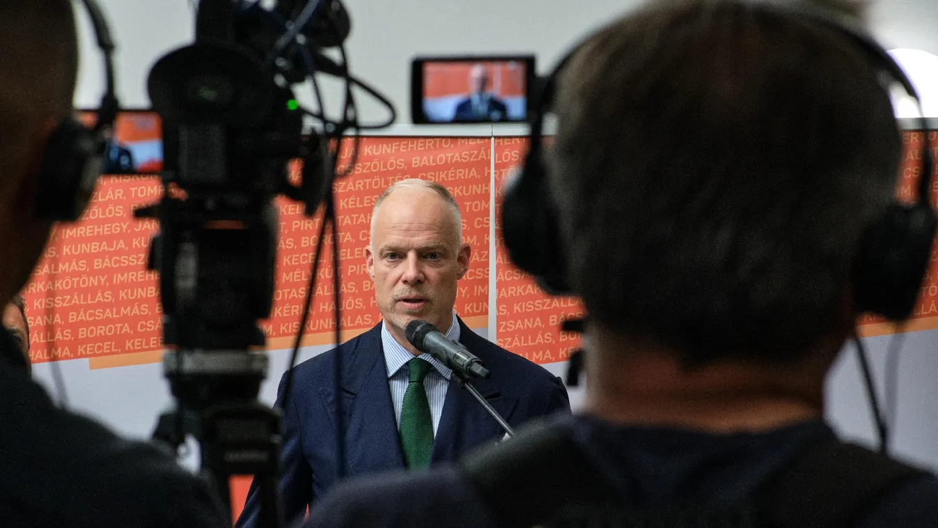 Szalay-Bobrovniczky Kristóf: A Tisza Párt jelenlegi prominens képviselője a magyar emberek biztonságával játszott