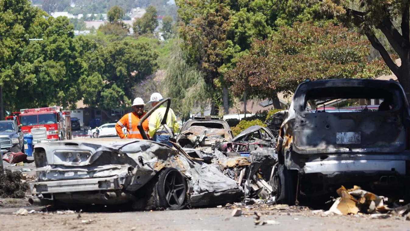 Házakra zuhant egy repülő San Diegóban