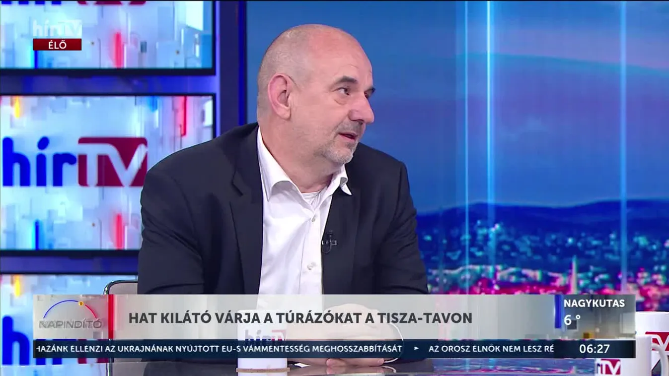 Hat kilátó várja a túrázókat a Tisza-tavon