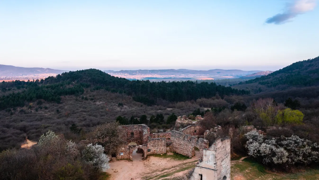 Leégett egy faház Pilisborosjenőn