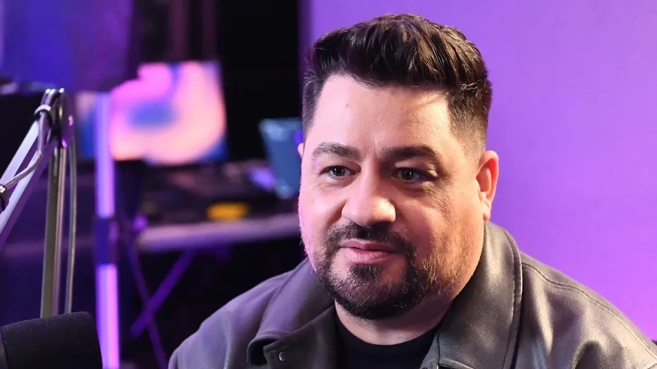 Ellenzéki bemondásokkal növelné népszerűségét egy-két popzenész