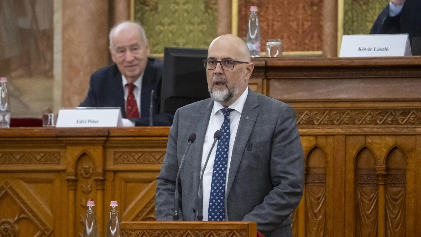 Kelemen Hunor szerint a politikusoknak kell változniuk, nem a társadalomnak