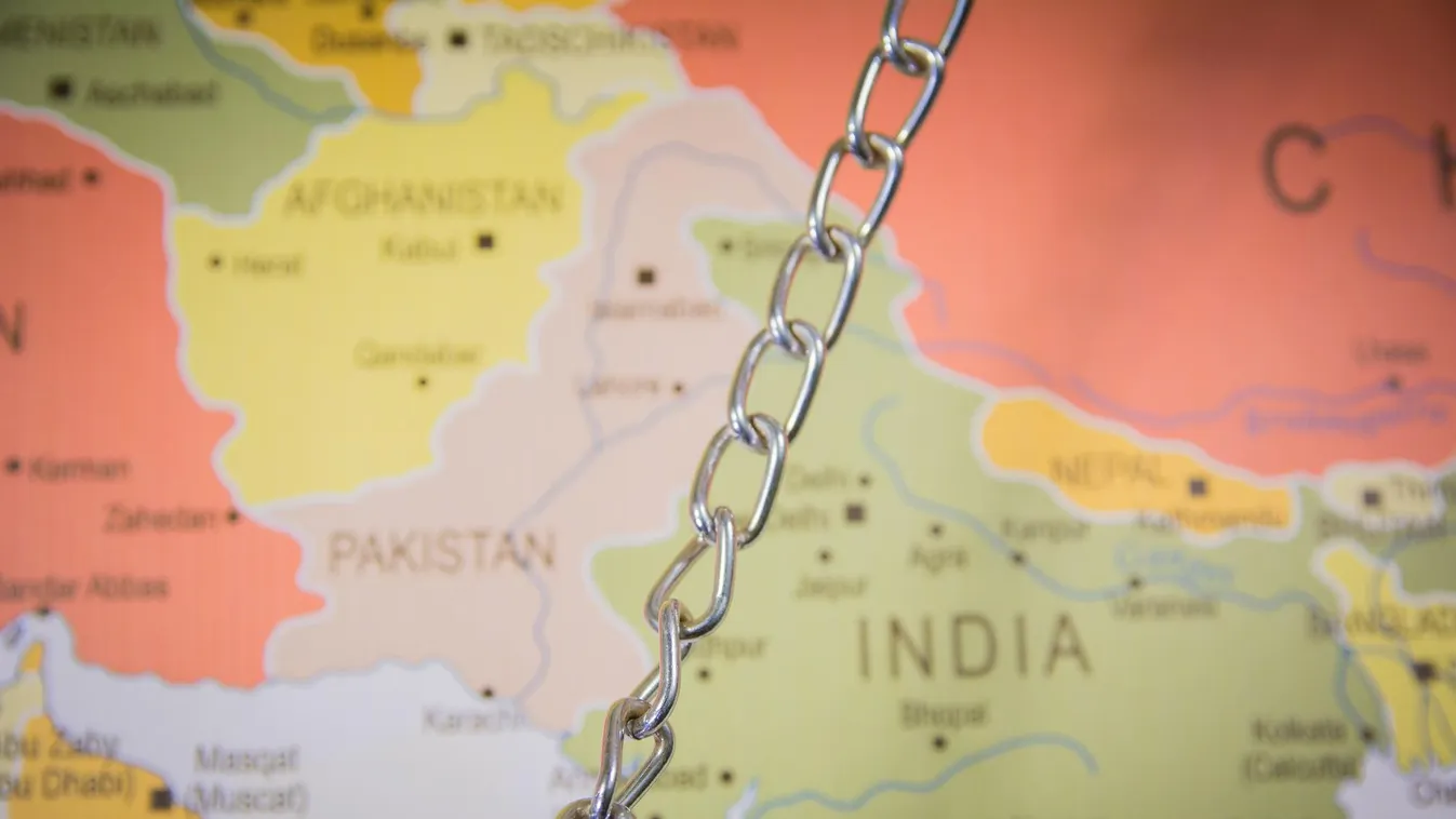 Pakisztáni területeket lőtt India