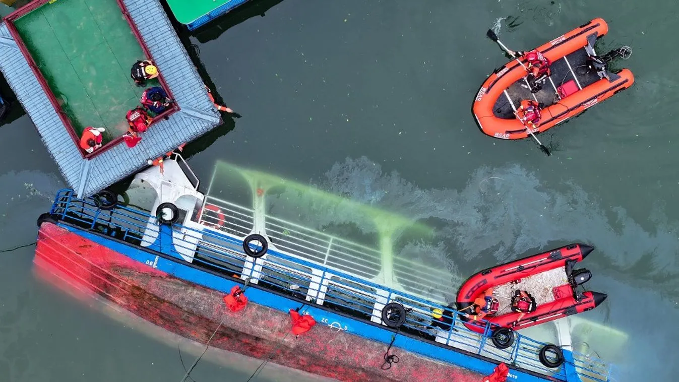 Több halottja van a turistahajó-katasztrófának