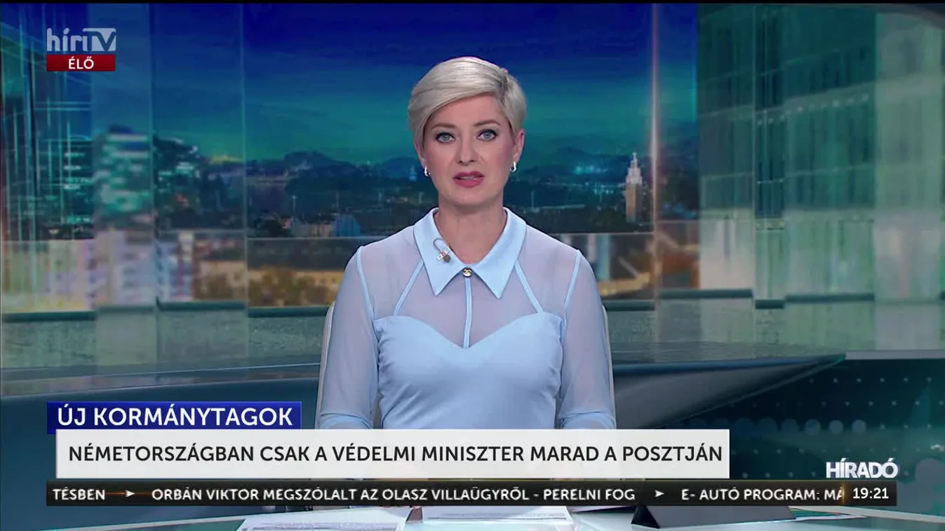 Németországban csak a védelmi miniszter marad a posztján