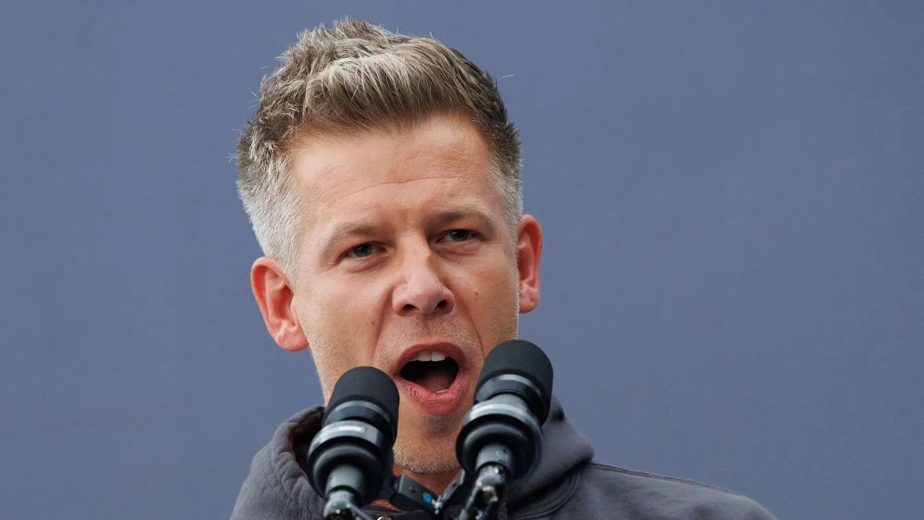 Hatalmas bukás Magyar Péter rendszerváltó tagsága