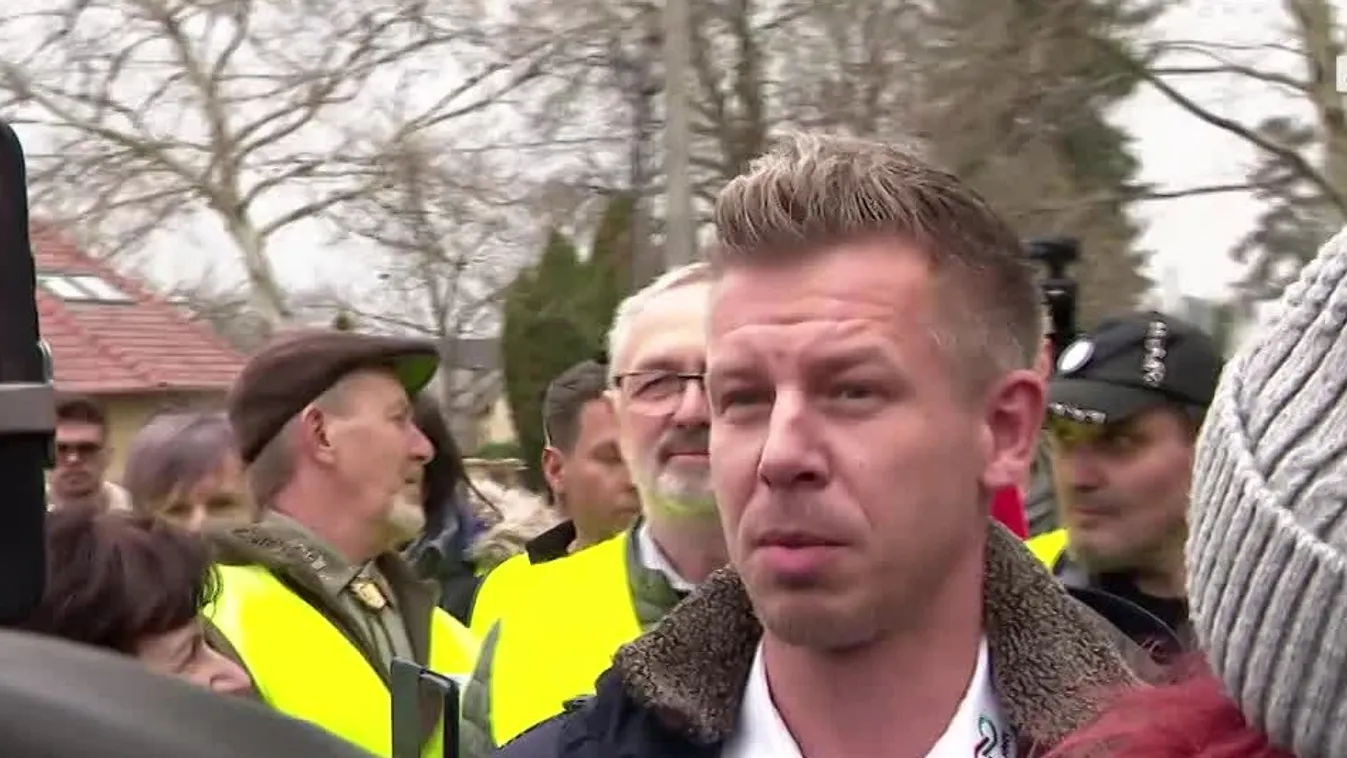 Magyar Péter miközben a sajtószabadság fontosságáról beszél, az újságírókat sértegeti + videó