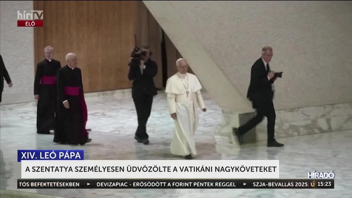 A SZENTATYA SZEMÉLYESEN ÜDVÖZÖLTE A VATIKÁNI NAGYKÖVETEKET