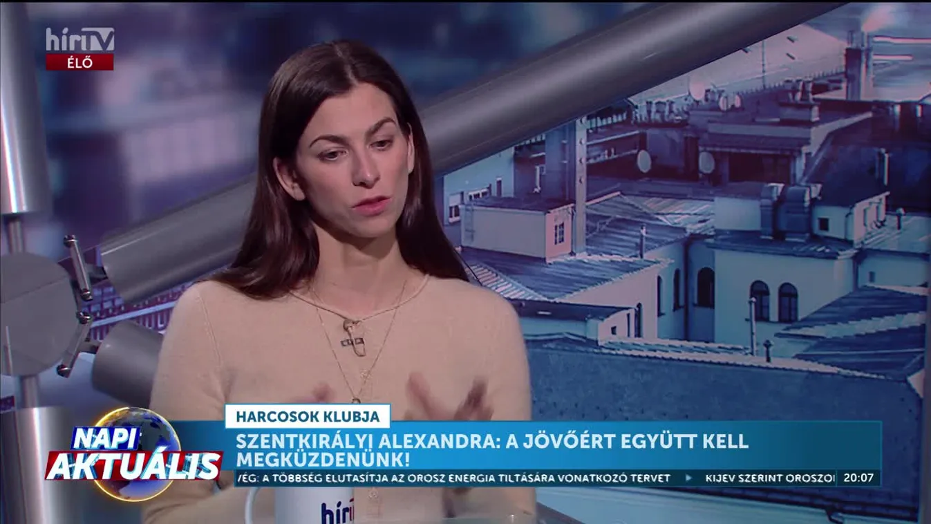 Napi aktuális - Szentkirályi Alexandra: félkézzel harcol, aki offline harcol