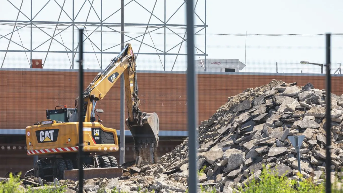 Valami készül: nagyon nagy a mozgolódás az elhagyatott Tesco épületénél