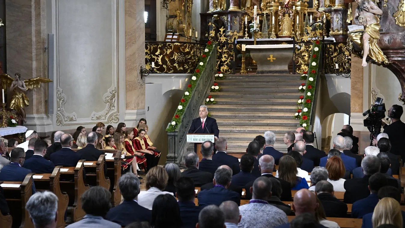 A felújított tihanyi bencés apátság átadó ünnepségén mondott nagyívű beszédet Orbán Viktor és üzent Romániába is