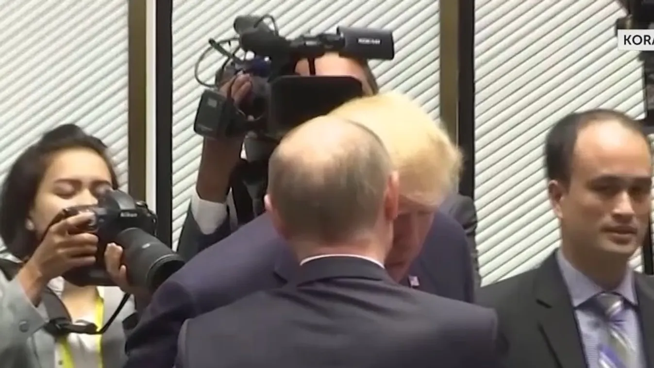 Telefonon tárgyal a békéről Donald Trump és Vlagyimir Putyin  + videó