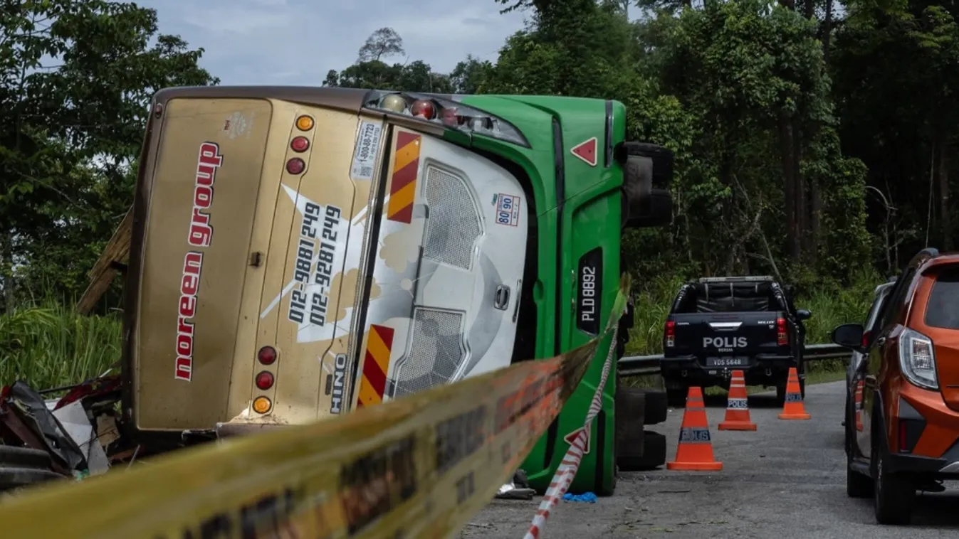 Diákokat szállító busz karambolozott, többen meghaltak
