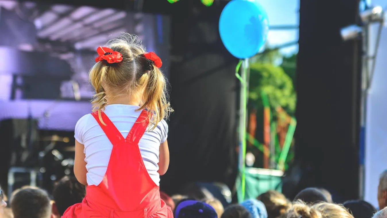 A „haladók” már az Alma együttesbe is beleszálltak + videó