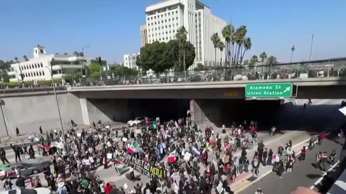 A Los Angeles belvárosában tüntetők ellen villanógránátokat, könnygázt és paprikaspray-t is is bevezettek + videó