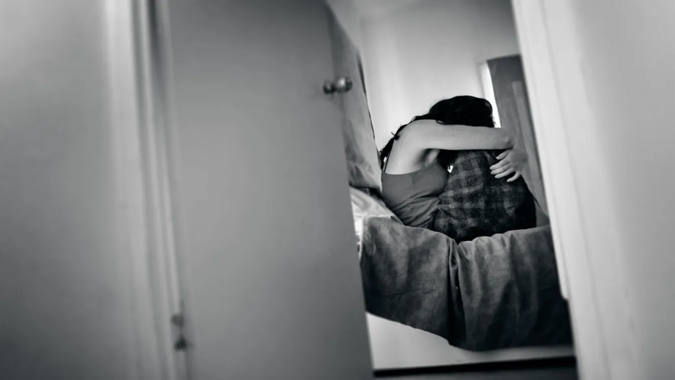 Félholtra erőszakolt egy drogos lányt négy migráns Bécsben