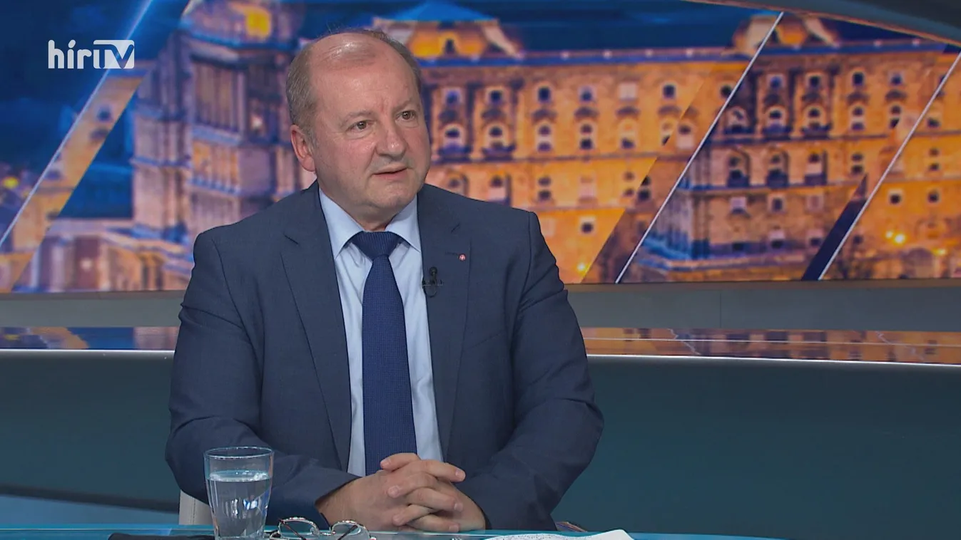 Simicskó István: Senki sem dönthet a magyar emberek feje fölött egy ilyen horderejű kérdésben