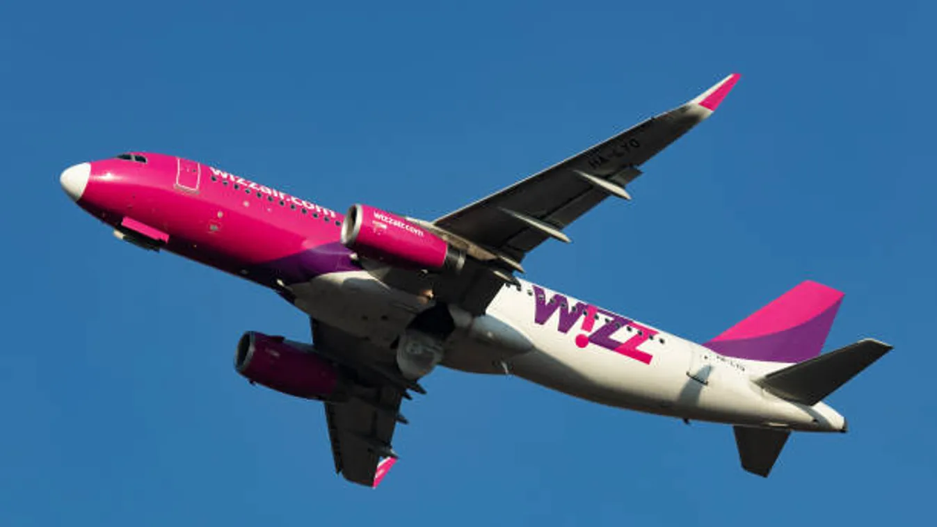 A Wizz Air saját költségén gondoskodik a Dubajban rekedt utasokról