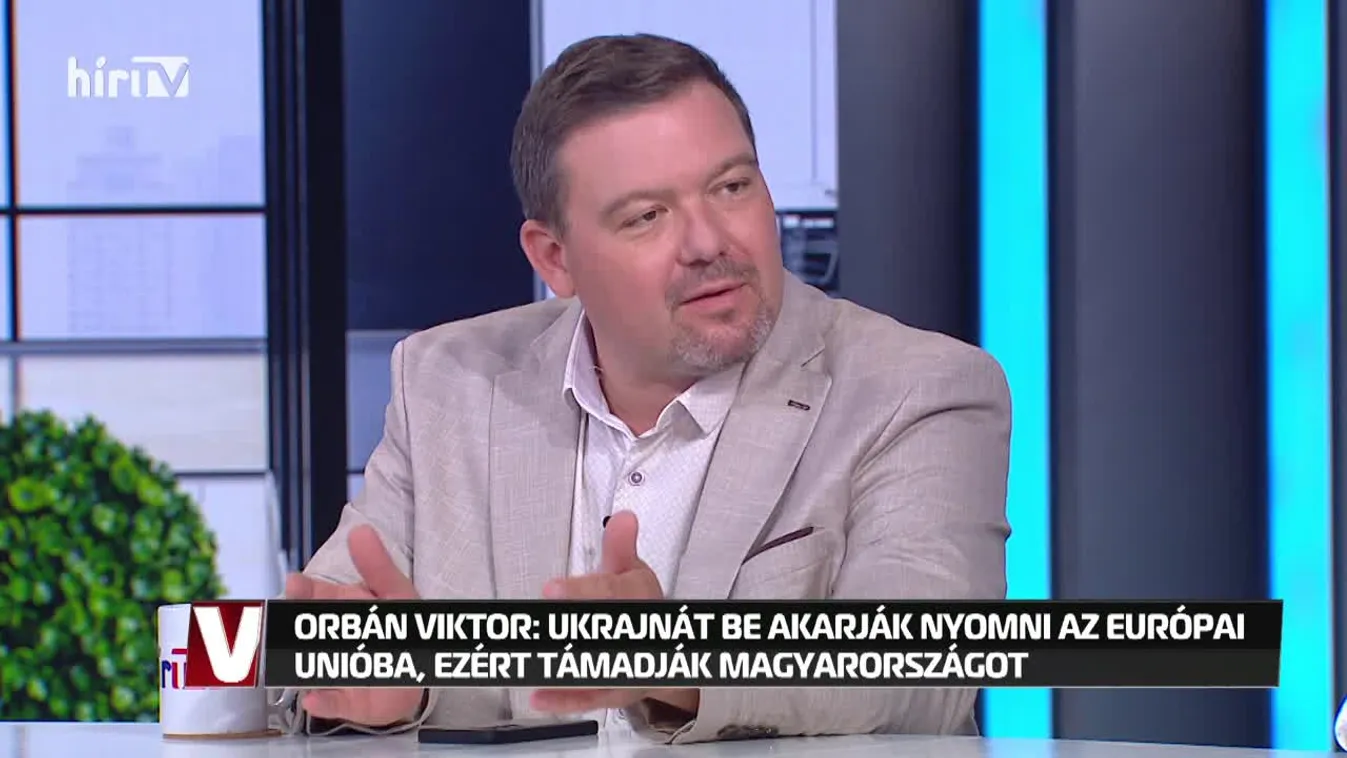 Vezércikk - Karácsony Gergely 10 percre leállíttatta a fővárosi tömegközlekedést