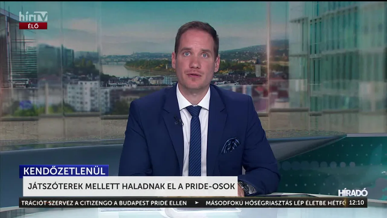 JÁTSZÓTEREK MELLETT HALADNAK EL A PRIDE-OSOK
