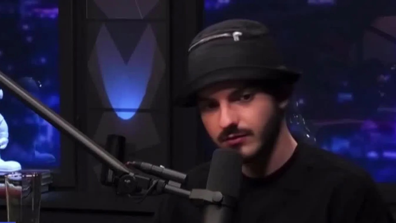 Szidja a Fidesz szavazókat, drogozásra és öngyilkosságra buzdítja a fiatalokat Azahriah + videó