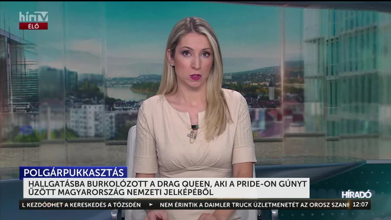 Hallgatásba burkolózott a drag queen, aki a pride-on gúnyt űzött Magyarország nemzeti jelképéből