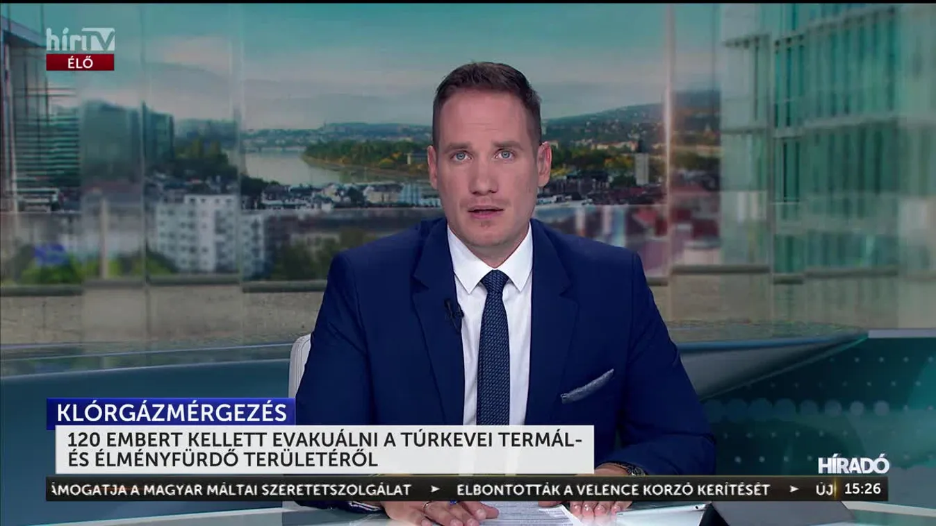 120 EMBERT KELLETT EVAKUÁLNI A TÚRKEVEI TERMÁL- ÉS ÉLMÉNYFÜRDŐ TERÜLETÉRŐL
