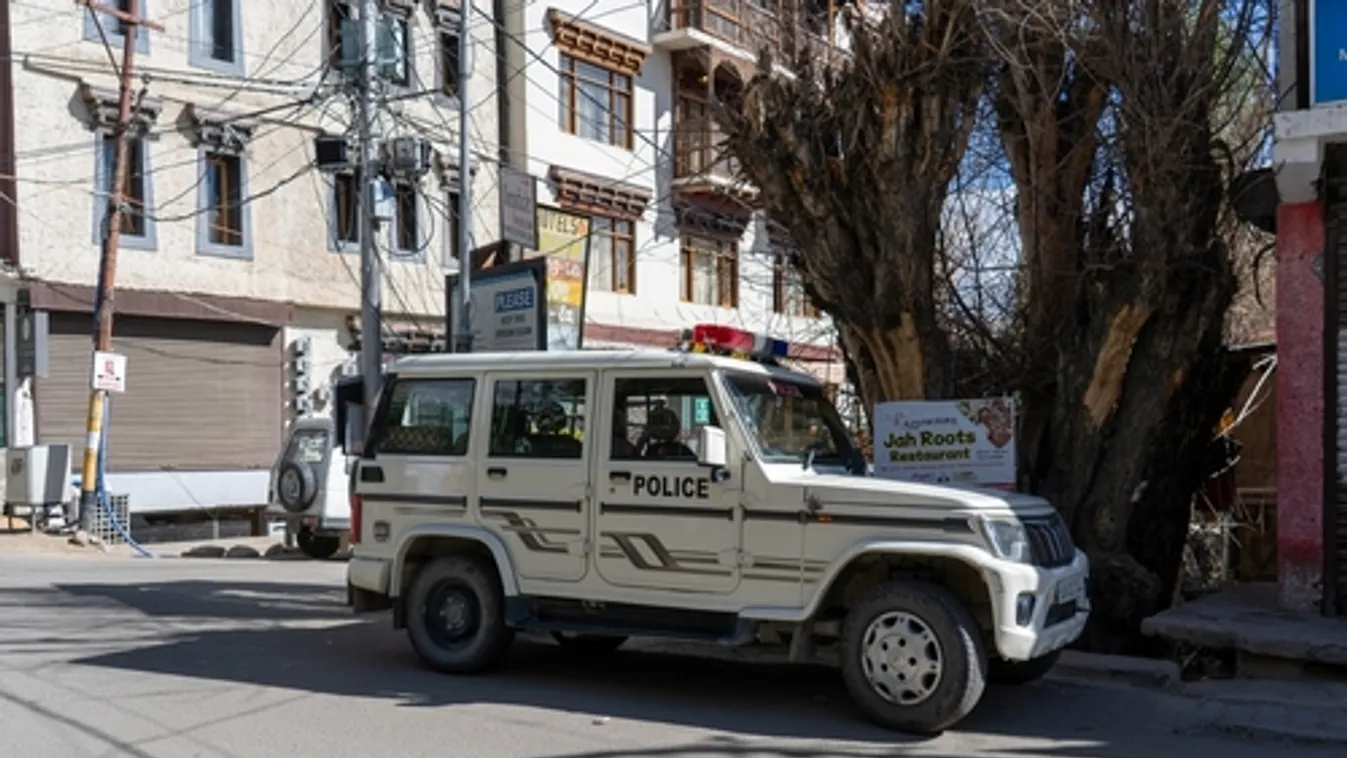 Beszakadt egy iskolaépület teteje az indiai Rádzsasztánban, több gyermek meghalt