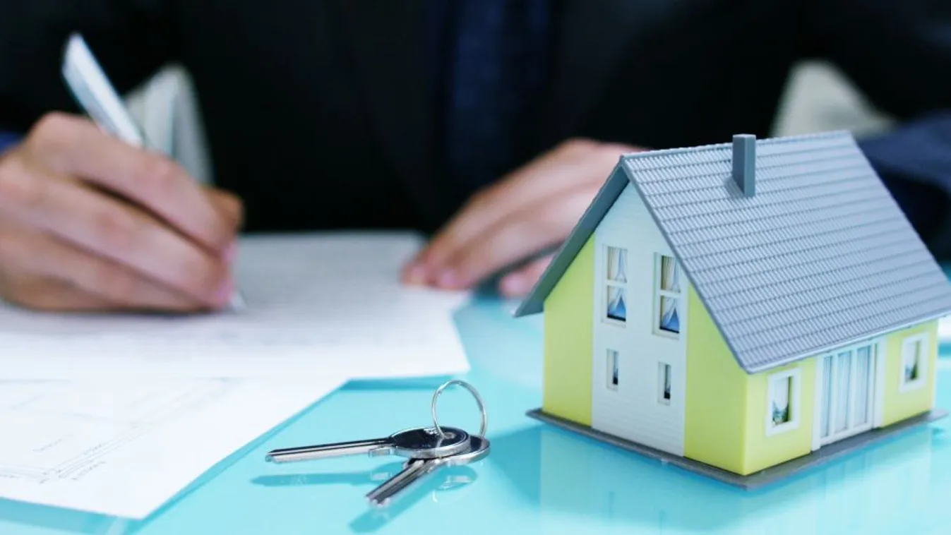 Most a fiataloké a pálya + videó