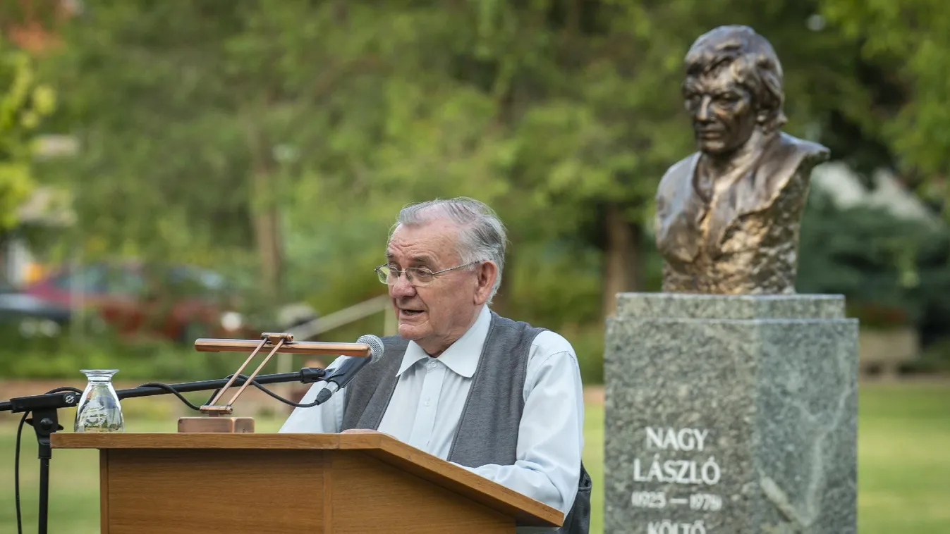 Felavatták Nagy László költő szobrát a Hungarikum Ligetben