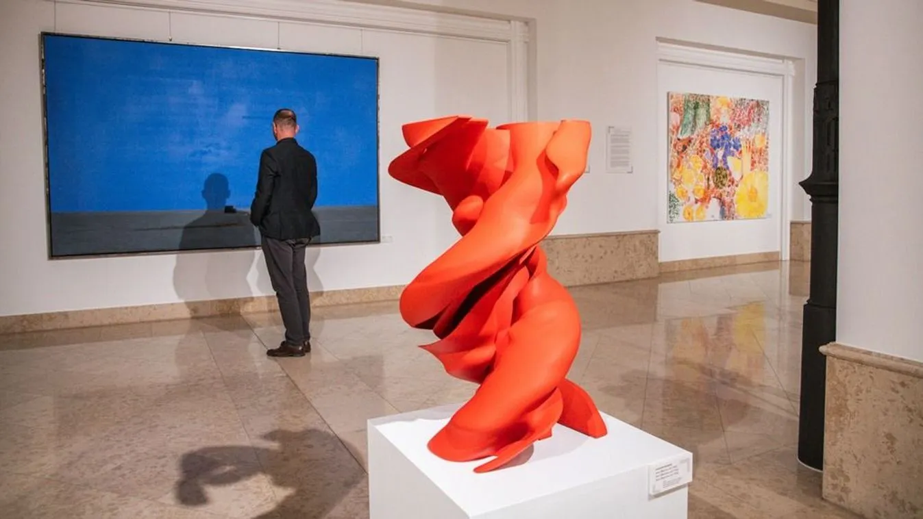 Monumentális művek lepték el a Pesti Vigadót