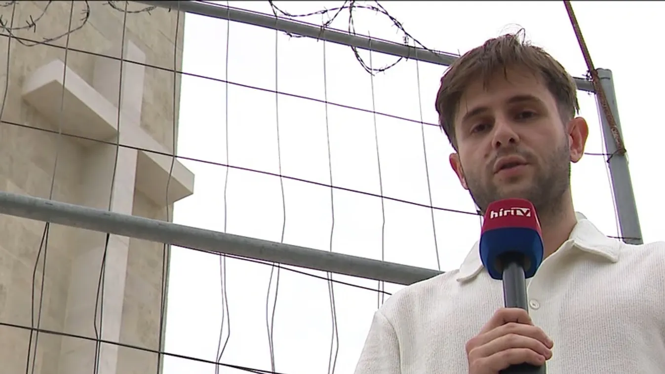 Elkészült a kereszt a Szabadság-szobor talapzatán  + videó