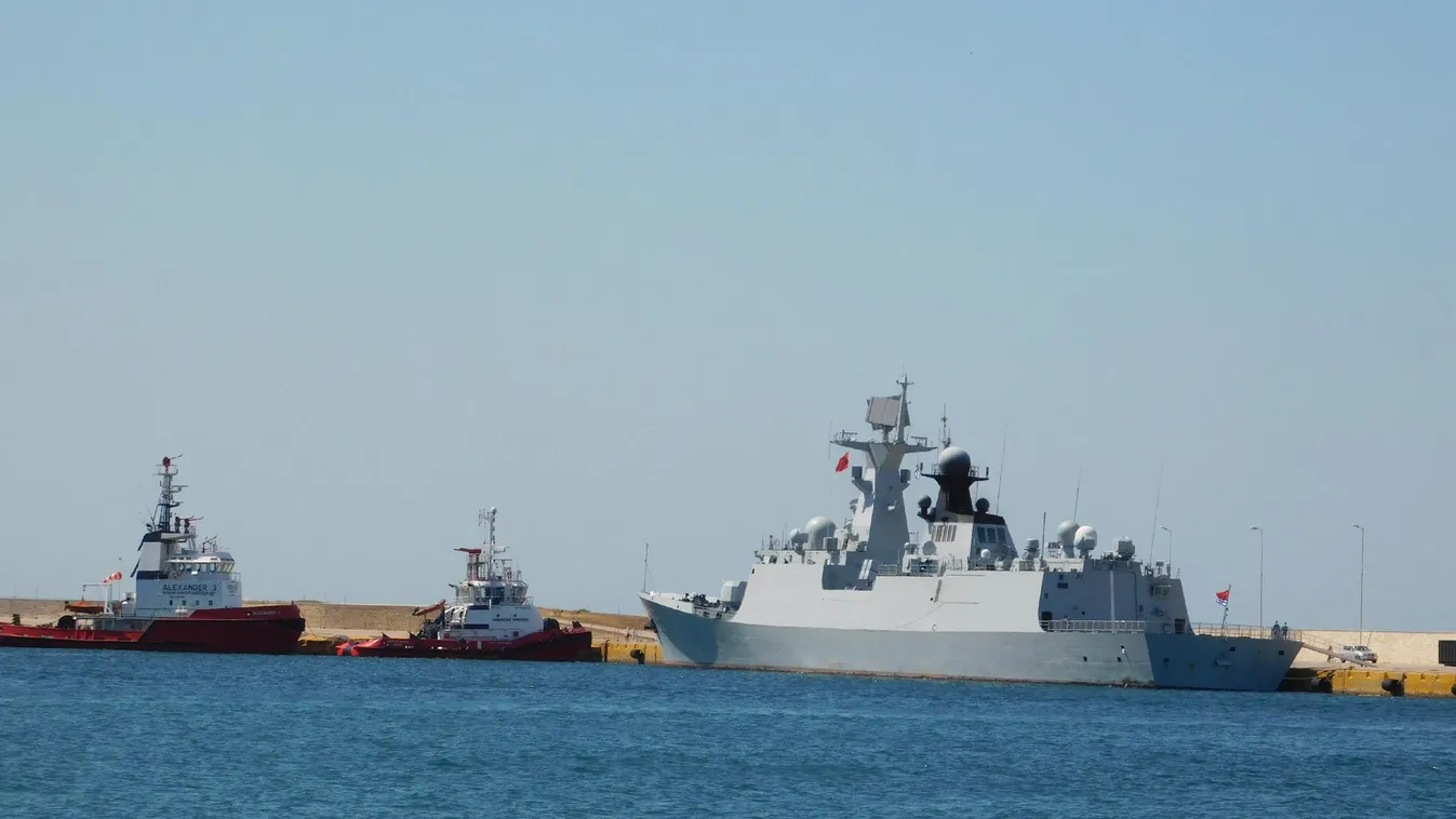 Egy európai uniós műveletben lévő német katonai gépre mozdult rá a kínai hadsereg hajója