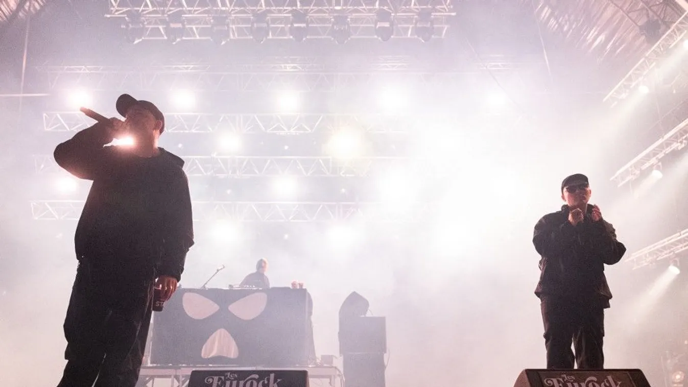 Terrorizmussal vádolják a rappert