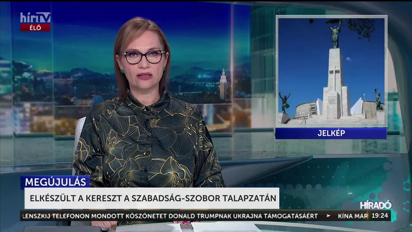 ELKÉSZÜLT A KERESZT A SZABADSÁG-SZOBOR TALAPZATÁN