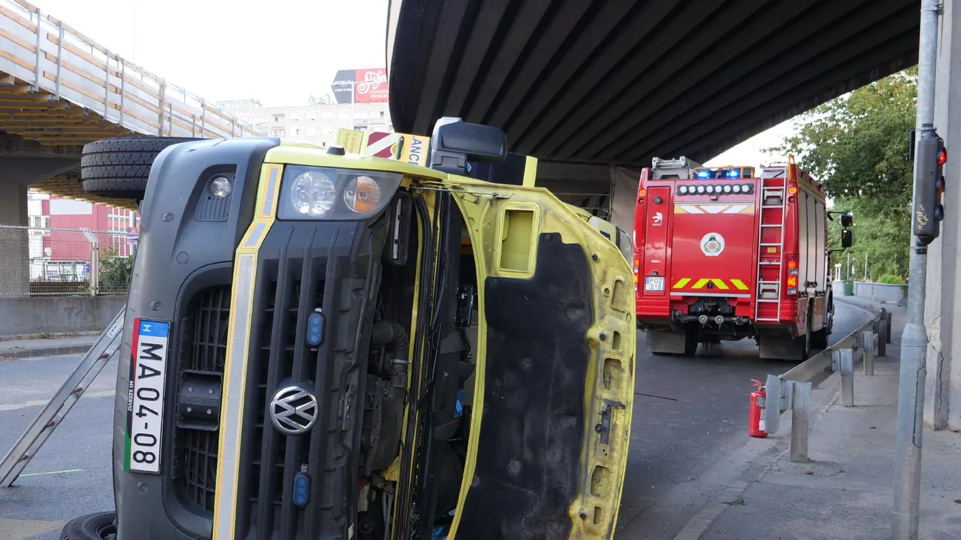 Mentő karambolozott a Flórián téren