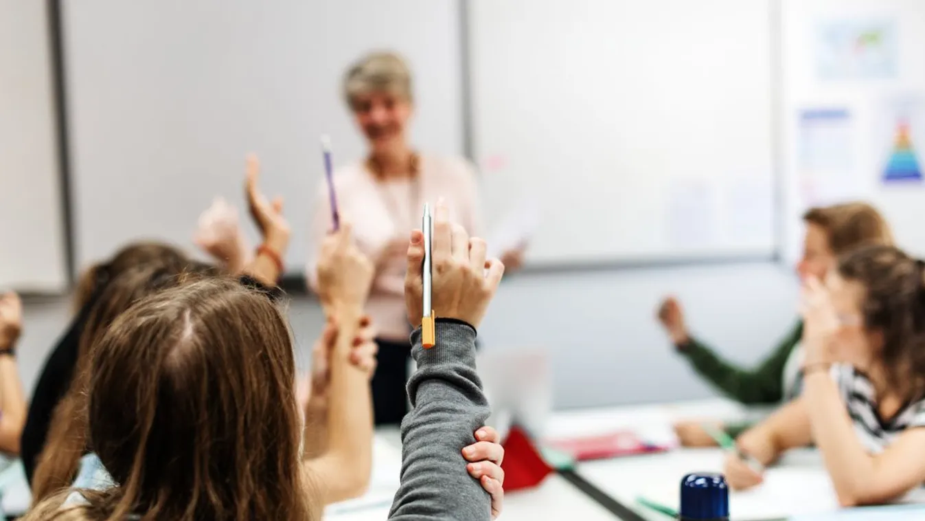 Brutális pofon a tanároknak? Így sújtaná őket a Tisza-csomag