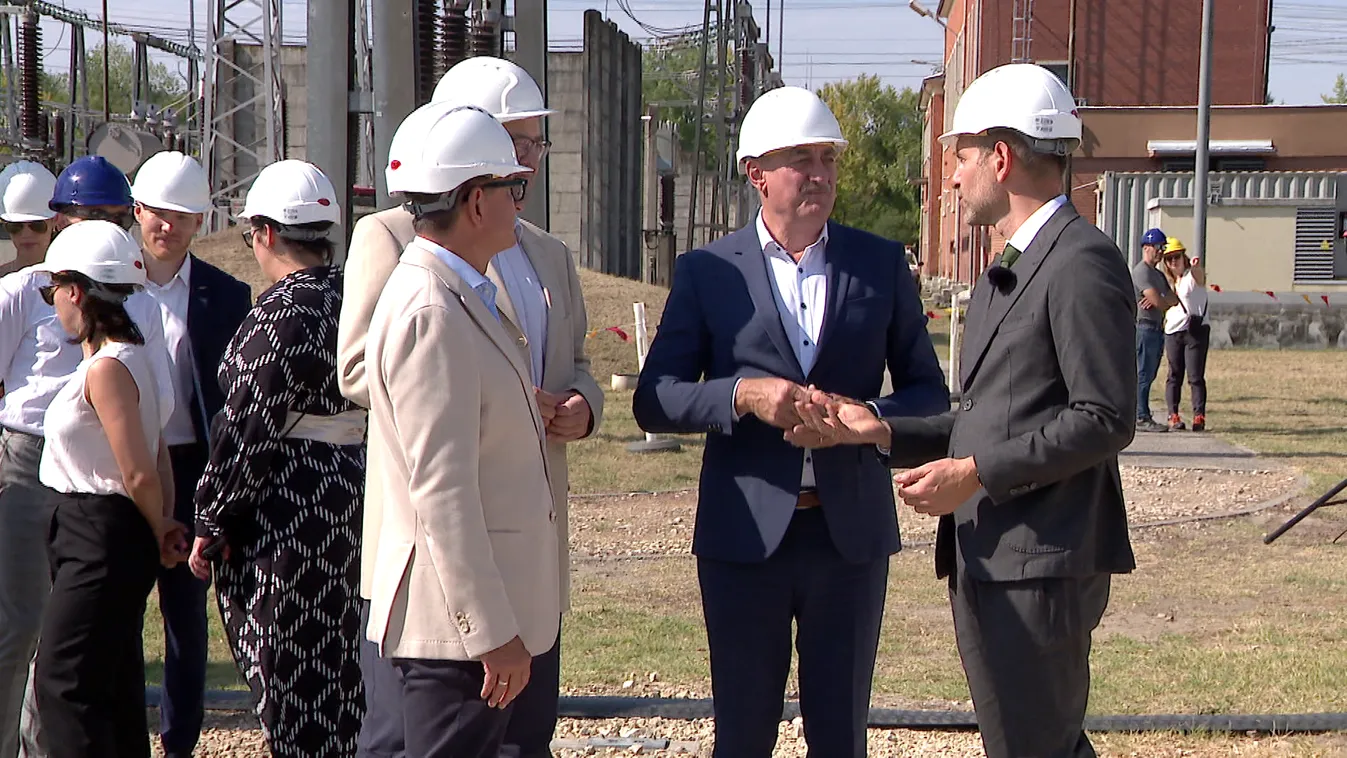 Egyszerre 350 háztartás napelemes termelését képes eltárolni az újonnan átadott akkumulátortelep + videó