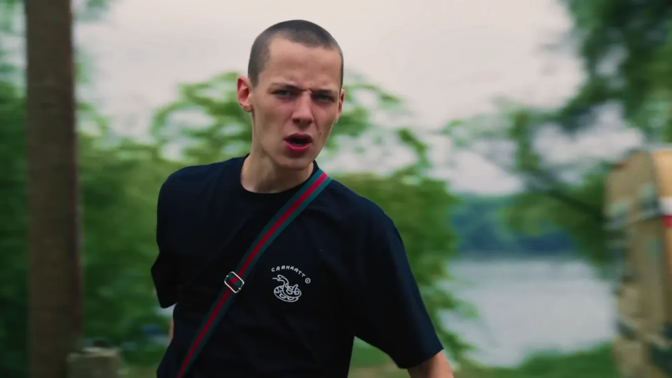 A balliberális média védelmébe vett olyan előadót, aki az illegális szerhasználatot népszerűsíti + videó