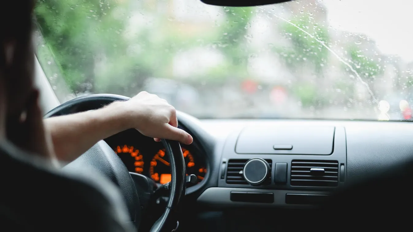 Heves esőzések nehezítik a közlekedést az autópályákon