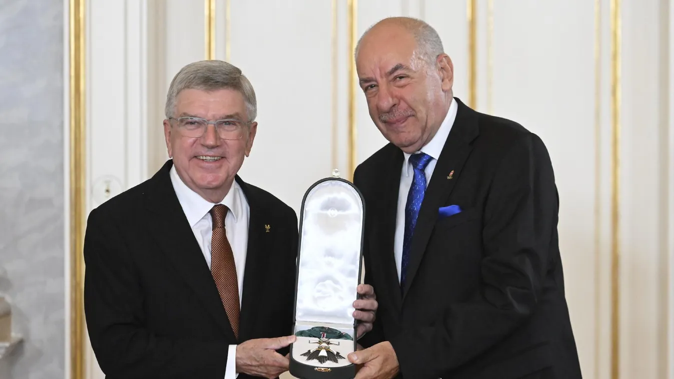 Sulyok Tamás a Magyar Érdemrend nagykeresztje kitüntetést adta át Thomas Bachnak