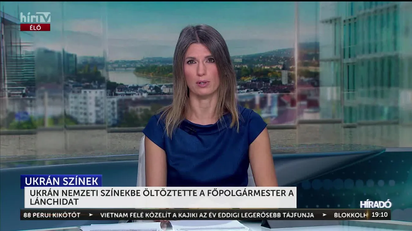 UKRÁN NEMZETI SZÍNEKBE ÖLTÖZTETTE A FŐPOLGÁRMESTER A LÁNCHIDAT