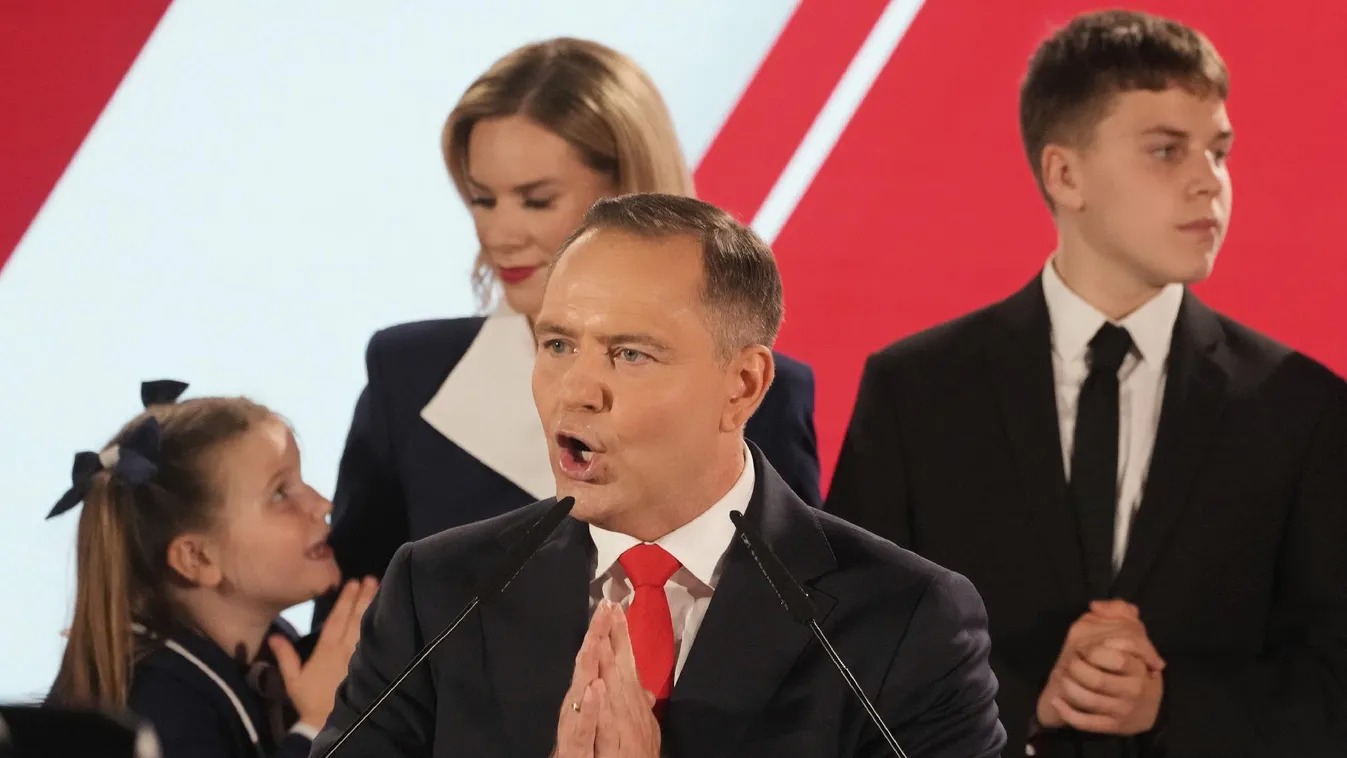 Tusk hoppon marad - Trump-Putyin csúcstalálkozó után Nawrocki ül asztalhoz Trumppal