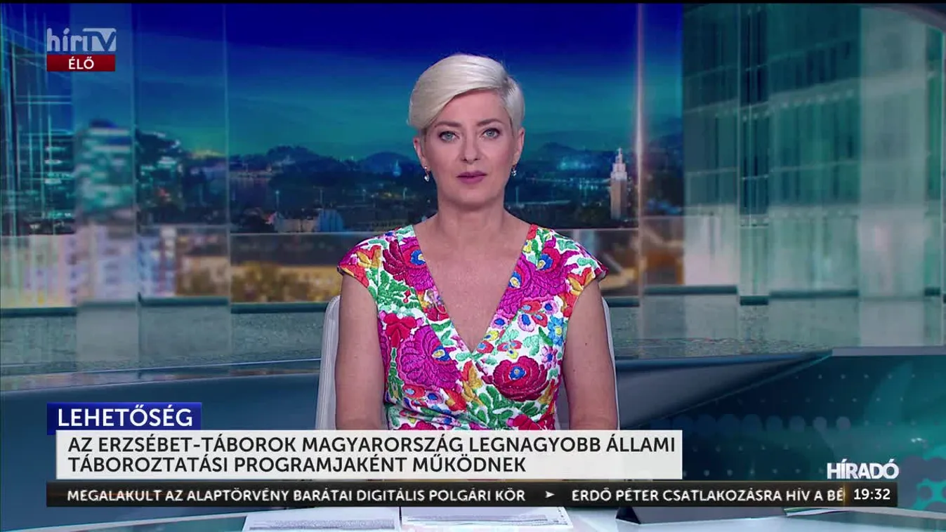 Gyerekek lepték el a Parlament épületét