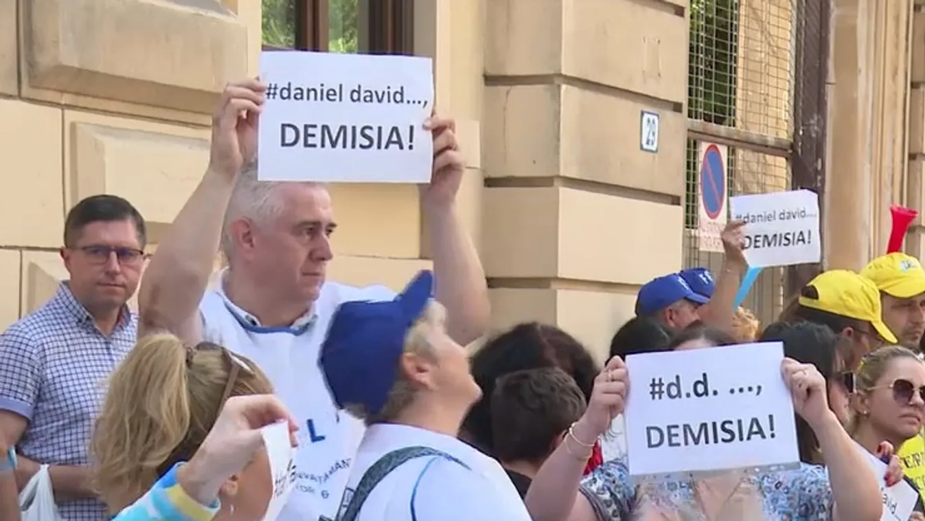 Augusztusban minden nap tüntetnek a tanárok Bukarestben a drasztikus megszorítások ellen  + videó