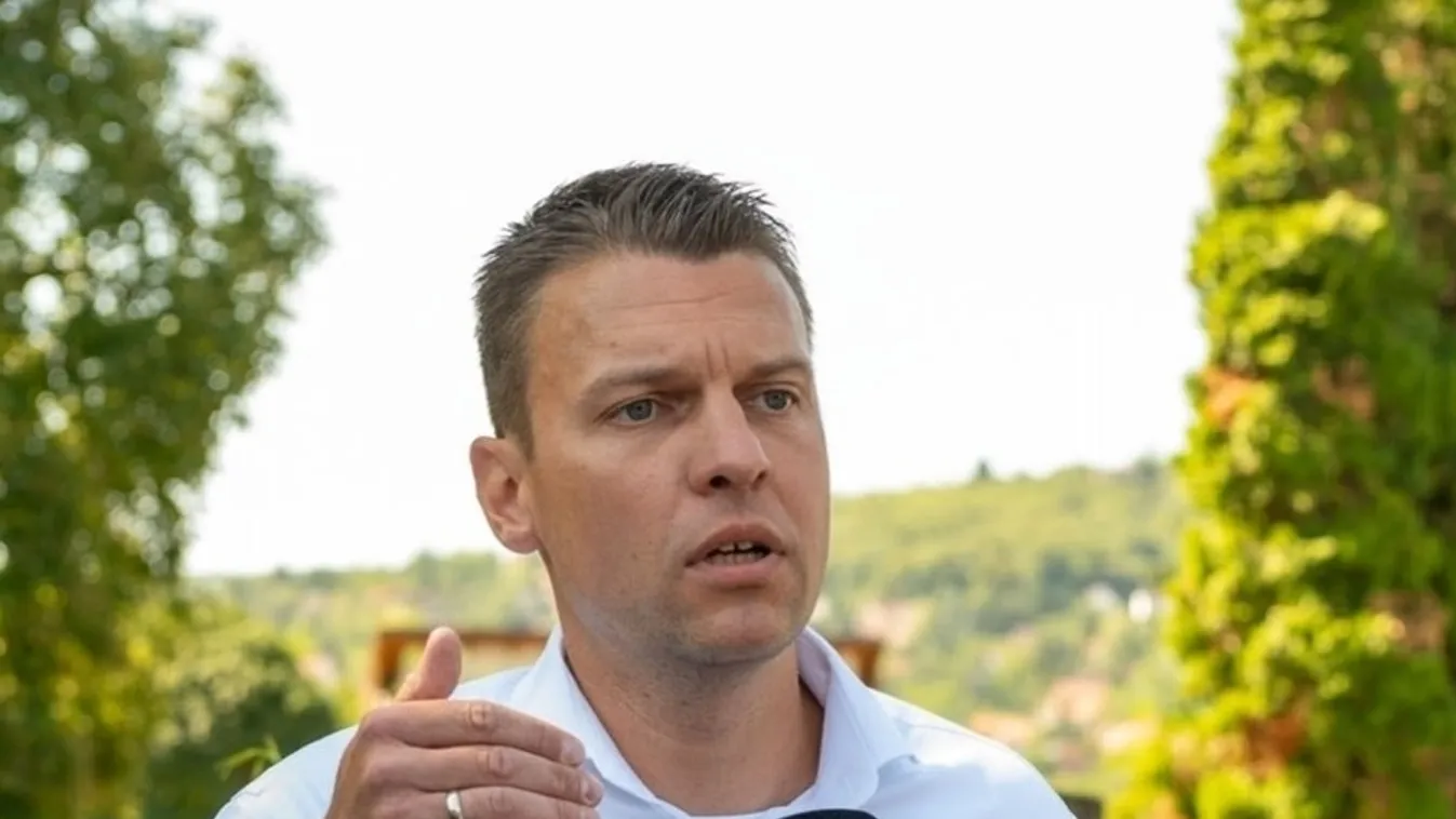 Menczer Tamás: A magyar kormány nem engedi, hogy magyar fiatalokat vigyenek a frontra + videó