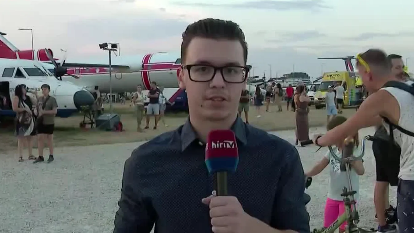 Repülőtér éjszakája az AeroParkban + videó