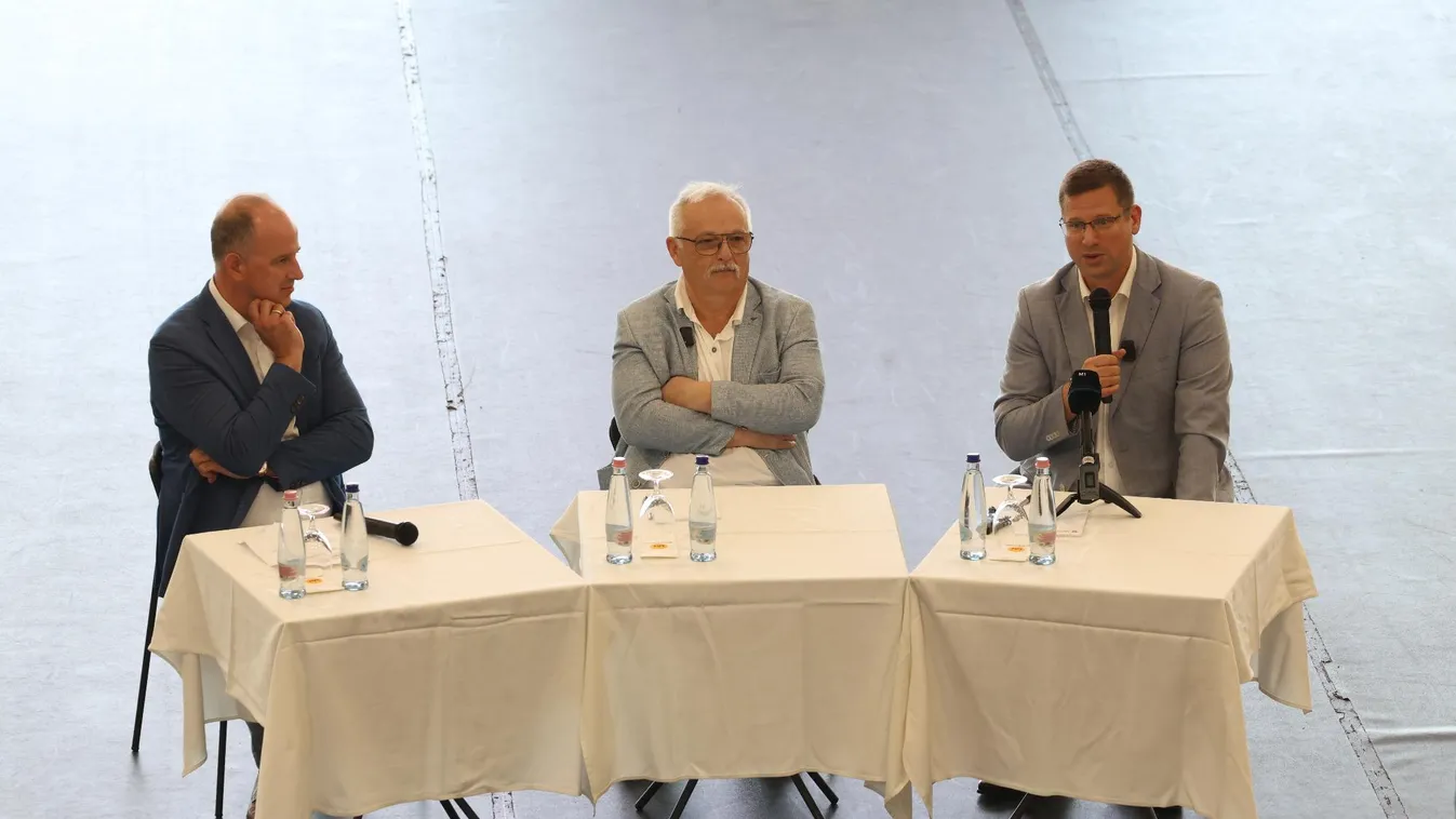 Gulyás Gergely köszöntötte az Összmagyar Középiskolás Tábort