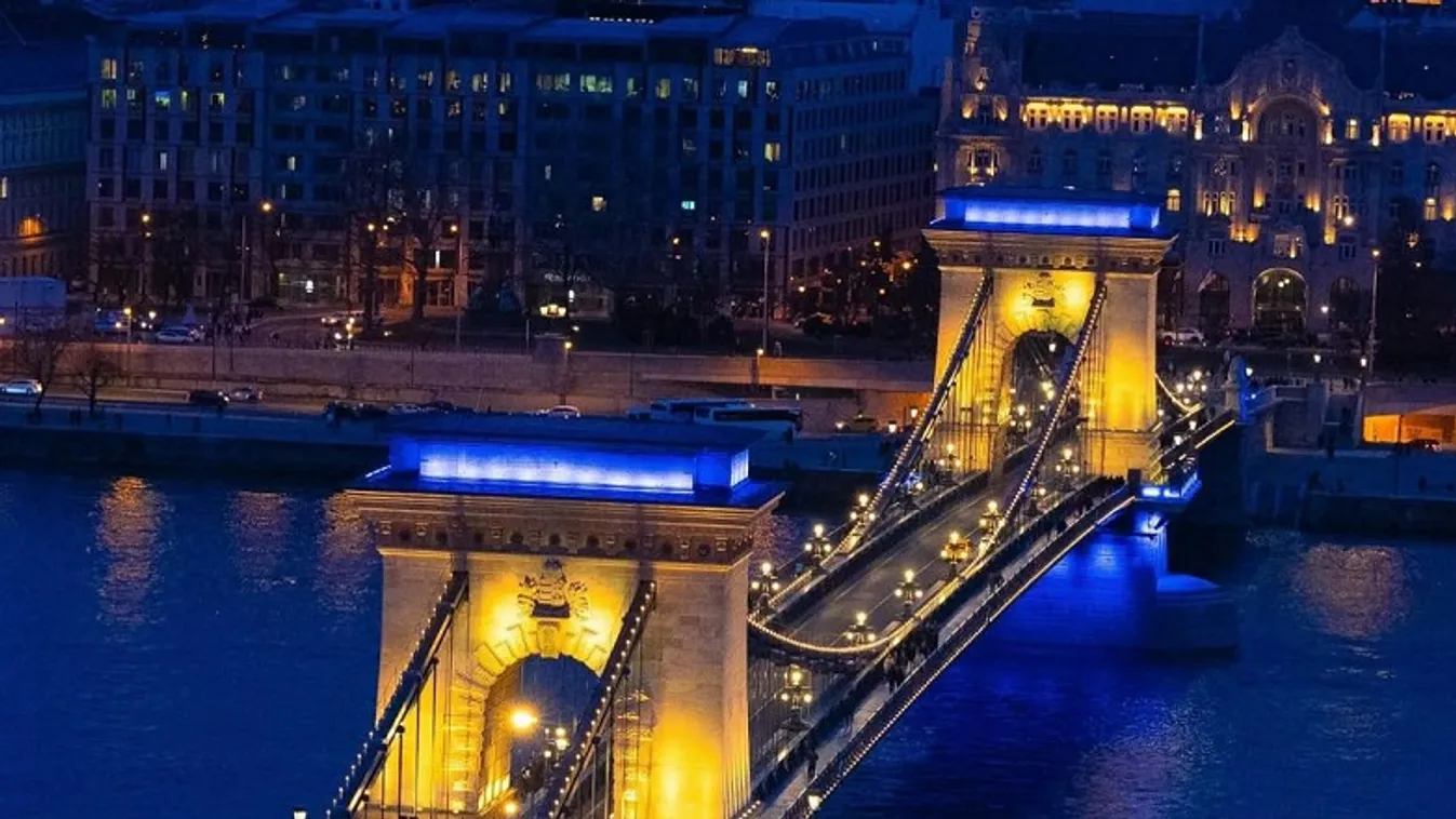 Az ukránok lövik a Barátságot, Zeleszkij fenyegeti hazánkat, Karácsony pedig sárga-kékbe öltöztetett Lánchíddal tiszteleg előttük