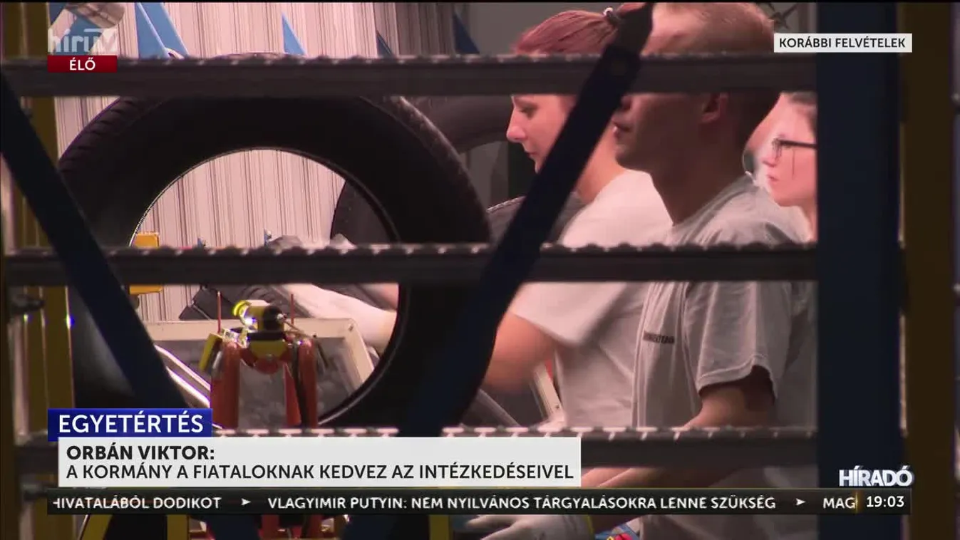 Orbán Viktor: A fiatalok a kormány ellen lázadnak, de számos intézkedés nekik kedvez